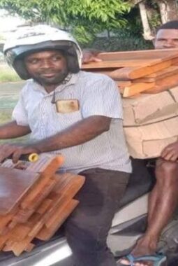 2 Tahun Senator DPD RI Asal Papua Barat, Lamek Dowansiba Tetap Rendah hati Layani Masyarakat Pakai Motor
