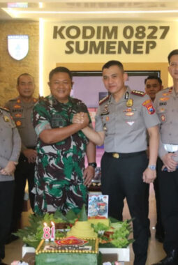 Rangkuman Album Kapolesta Sumenep Bersama Dandim 0827 Sumenep Di HUT Ke-81 TNI 